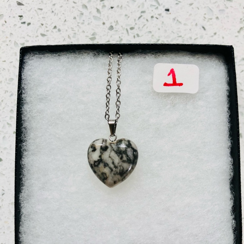 Heart 🍒💣Gemstone Pendant Necklace - Assorted Colors - Picture 3 of 17